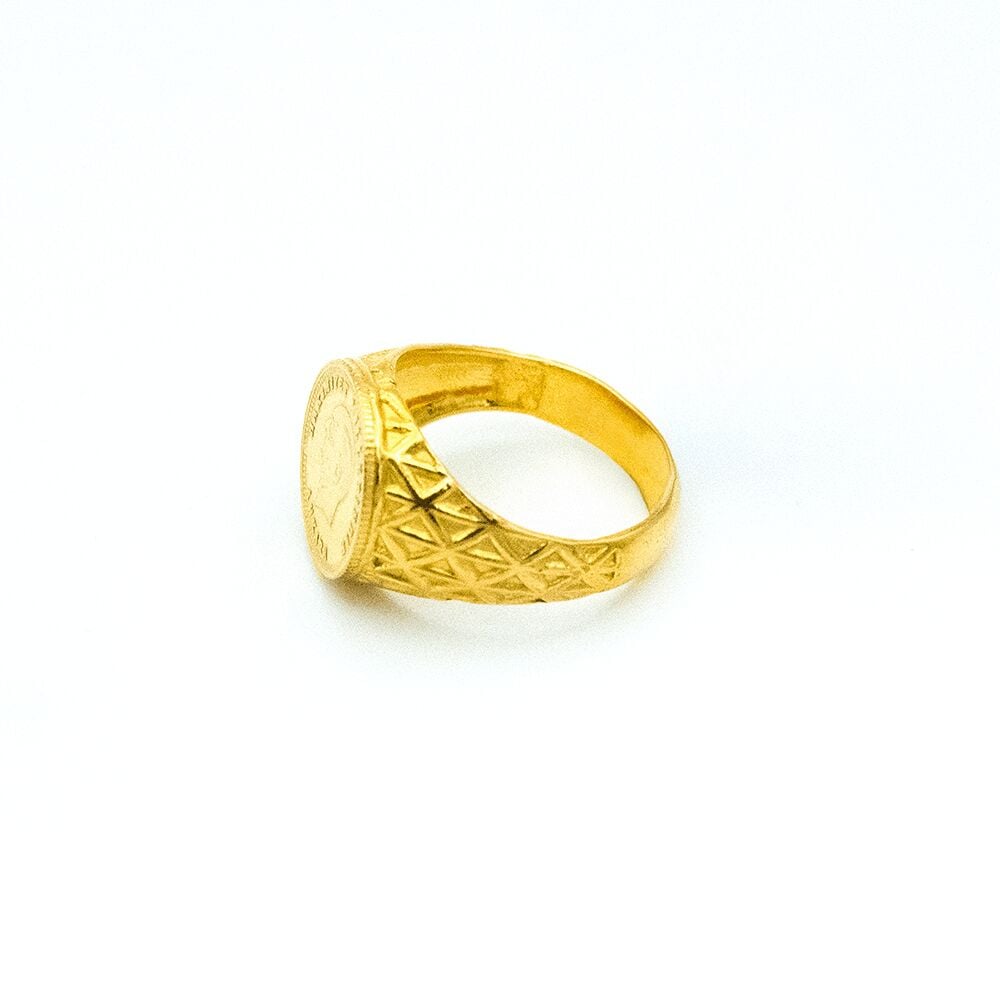 22 Ayar Üçgen Kabartmalı Altın Yüzük