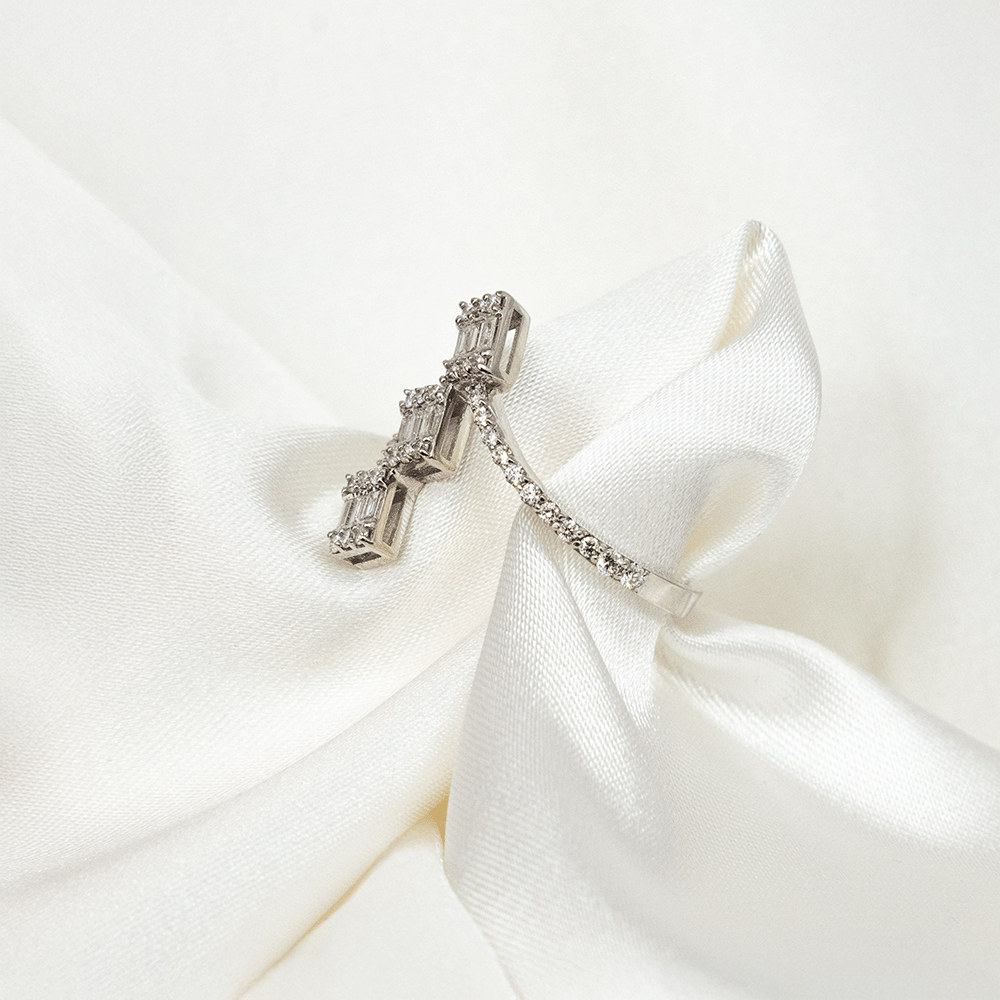 14 Ayar Dikdörtgen Taşlı Baget Pırlanta Yüzük