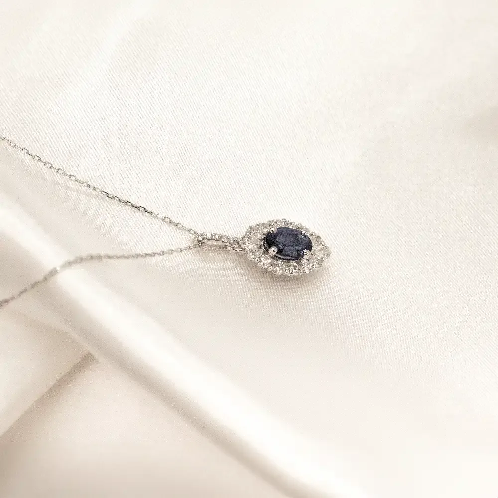 14 Ayar Ortası Oval Safi̇r Taşlı Kenarları Pırlanta Kolye