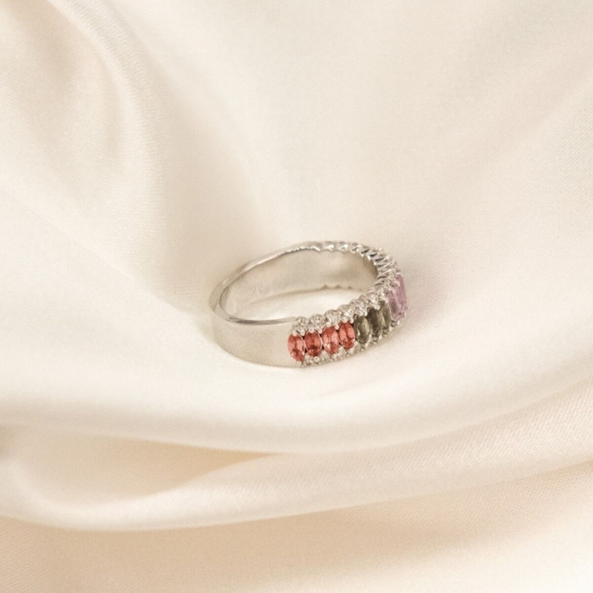 14 Ayar Yarımtur Renkli̇ Taşlı Safi̇r Kenarları Pırlanta Yüzük