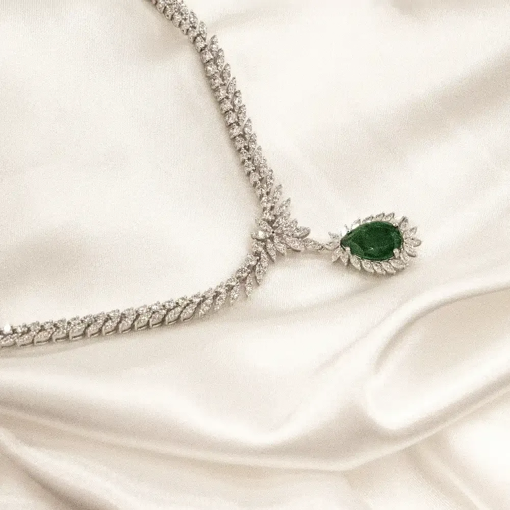 14 Ayar Ortası Zümrüt Kenarları Pırlanta Gerdanlık