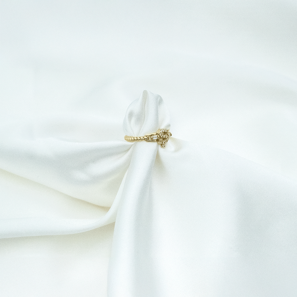 14 Ayar Taşlı Ş Harfli Altın Yüzük