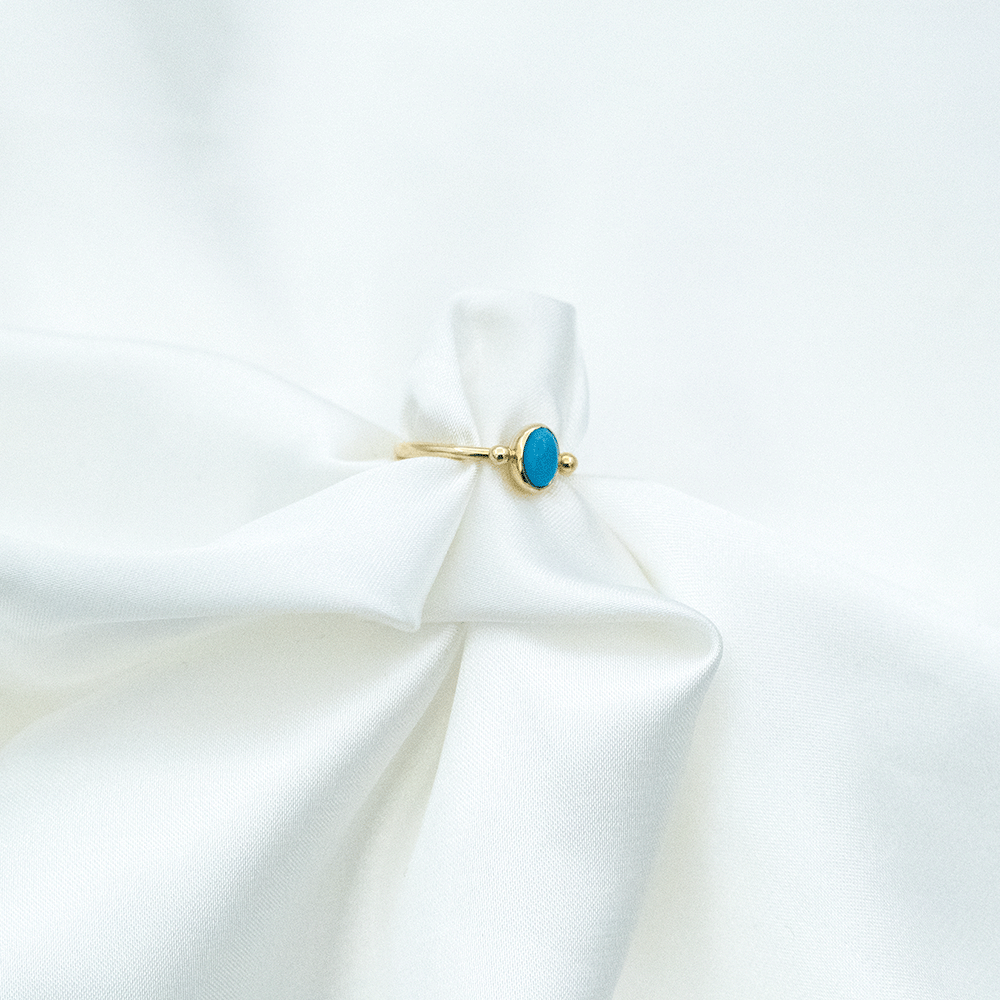 14 Ayar Top Detaylı Mavi Oval Taşlı Altın Yüzük