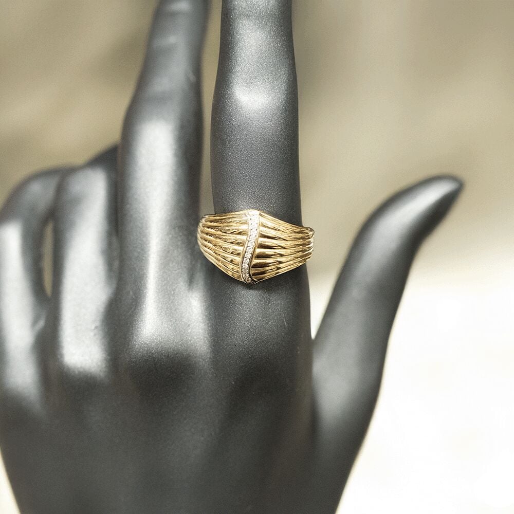 14 Ayar Taşlı Detaylı Sıra Altın Yüzük