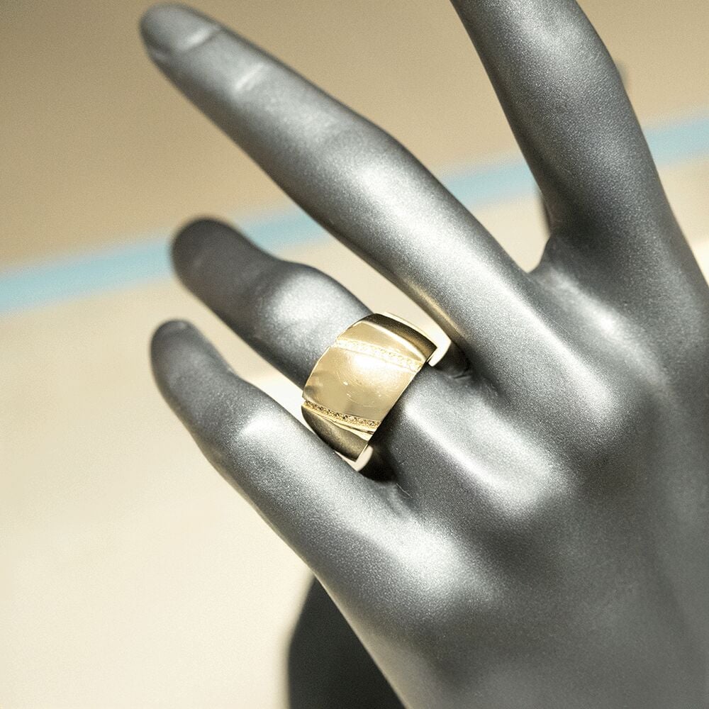 14 Ayar Çapraz Sıra Taş Detaylı Altın Yüzük