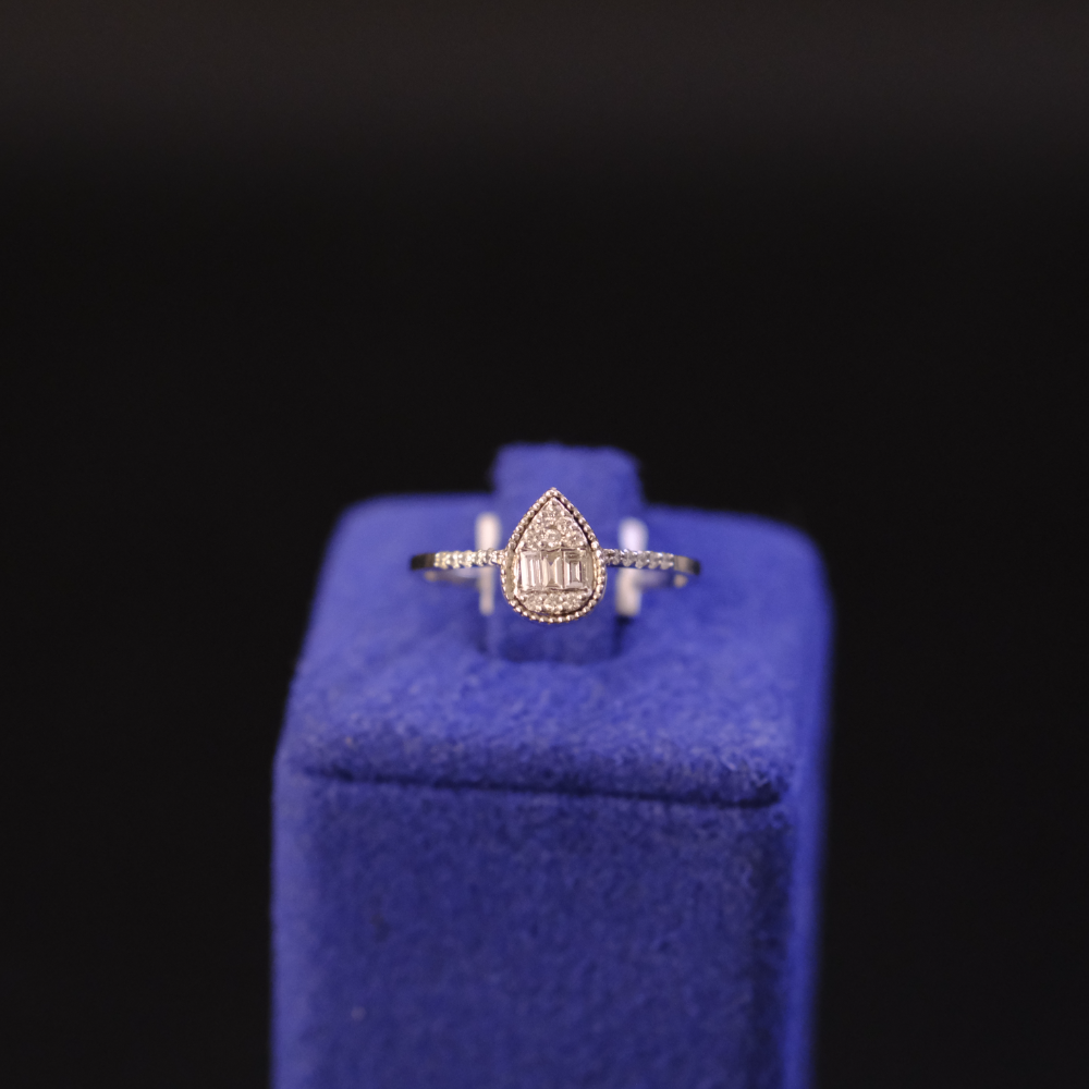 8 Ayar Damla Model Baget Pırlanta Yüzük