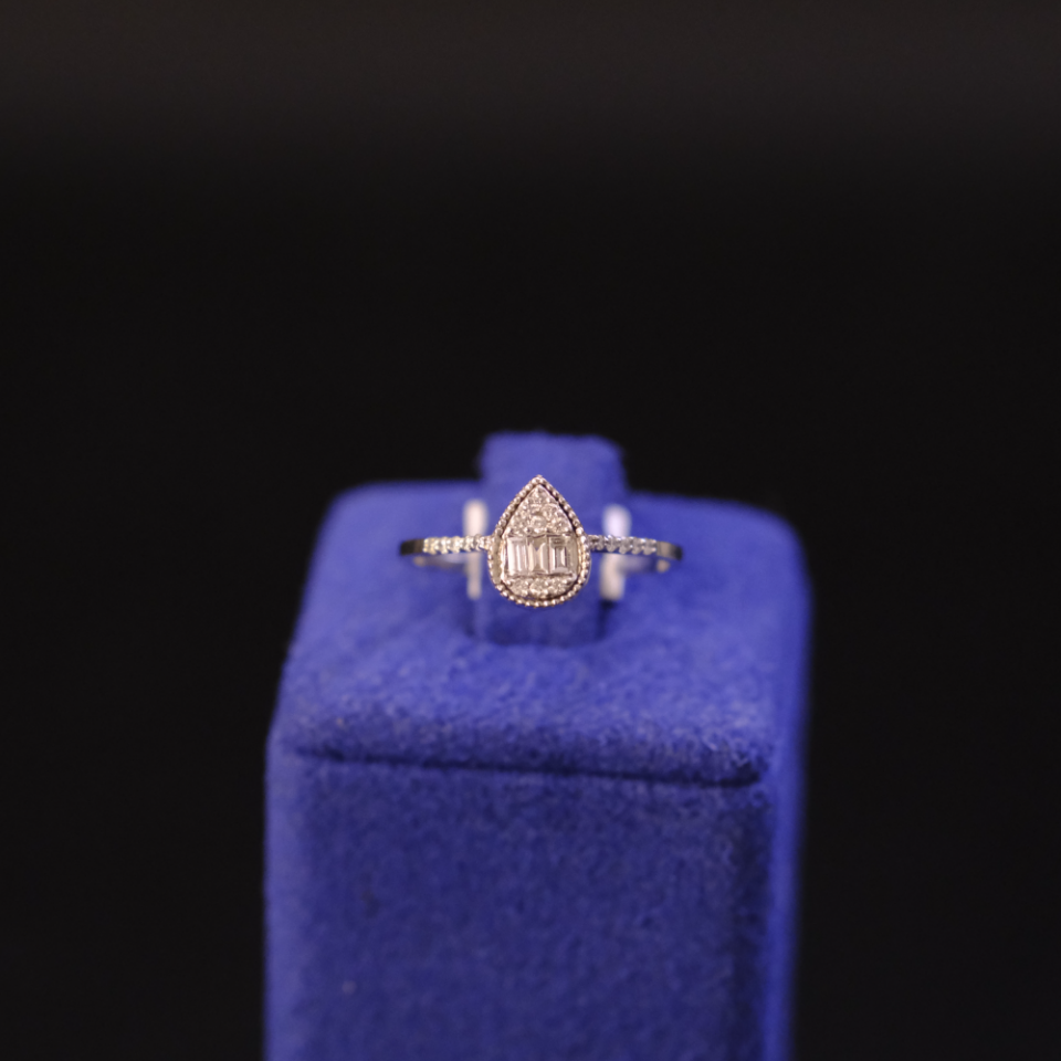 8 Ayar Damla Model Baget Pırlanta Yüzük