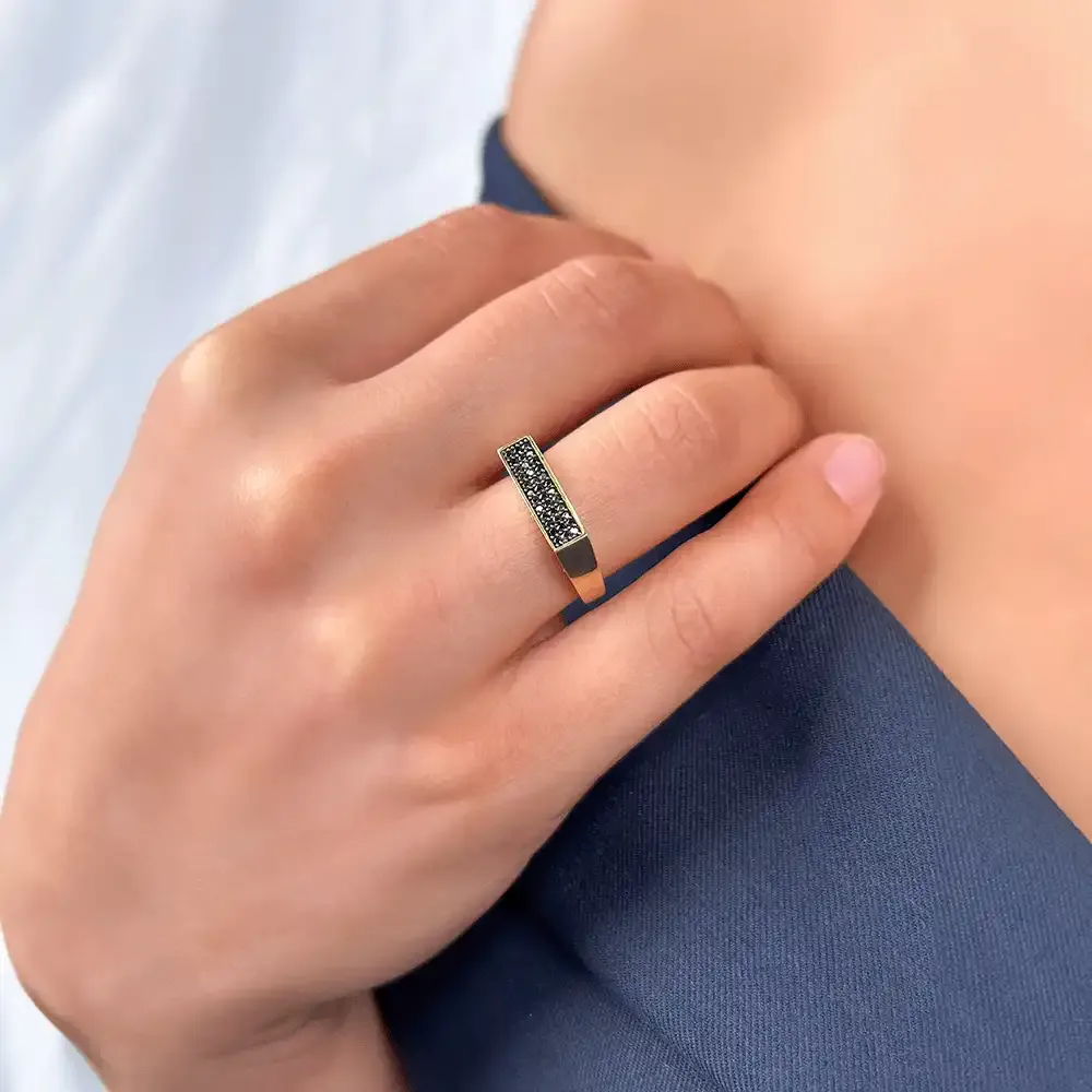 14 Ayar Dikdörtgen Siyah Taşlı Altın Yüzük