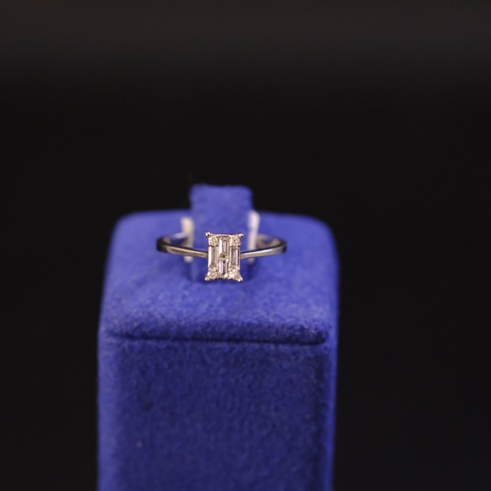 8 Ayar Dikey Baget Kesim Pırlanta Yüzük