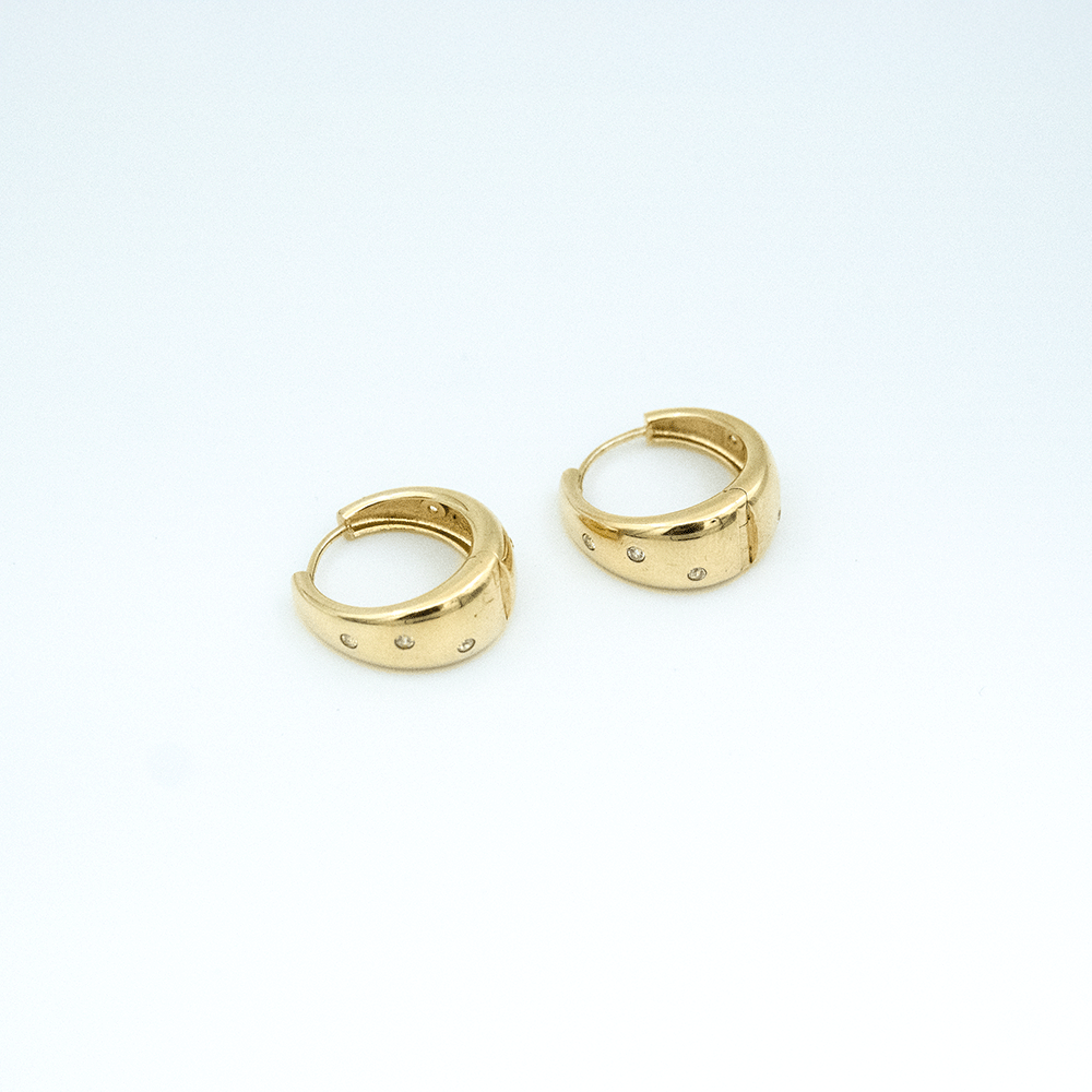 14 Ayar Taşlı Oval Detaylı Altın Küpe