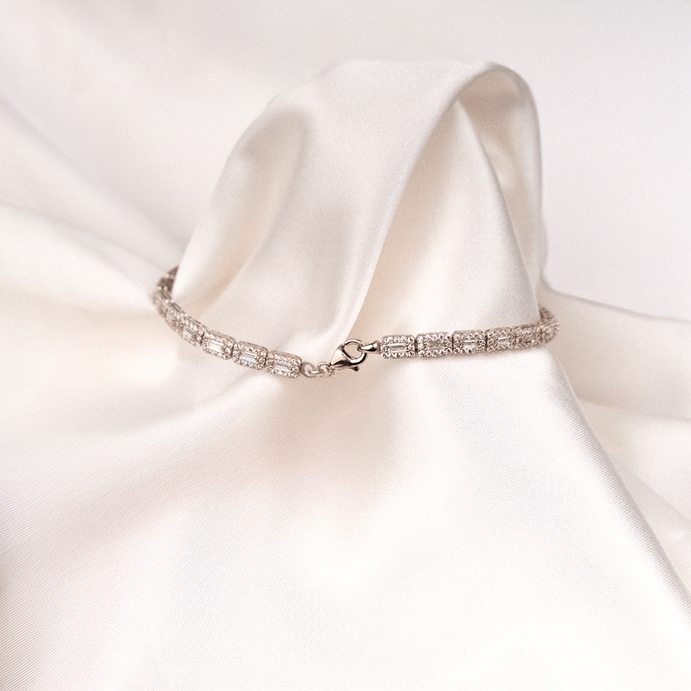 14 Ayar Beyaz Taşlı Kare Sıralı Beyaz Altın Bileklik