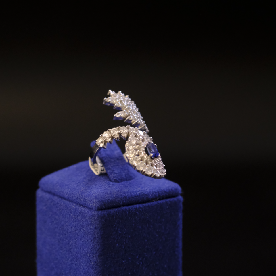 14 Ayar Safir Taşlı Kanat Formlu Pırlanta Yüzük