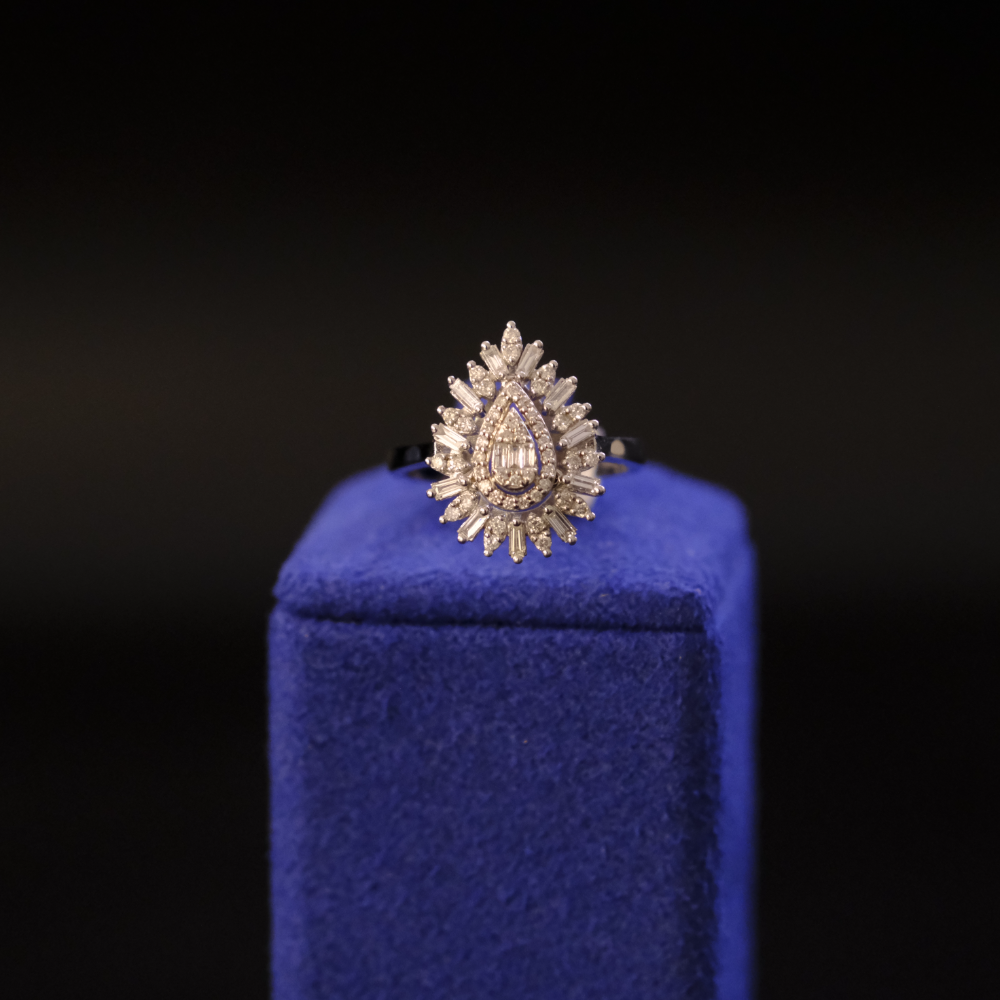 14 Ayar Damla Kesim Baget Taşlı Pırlanta Yüzük