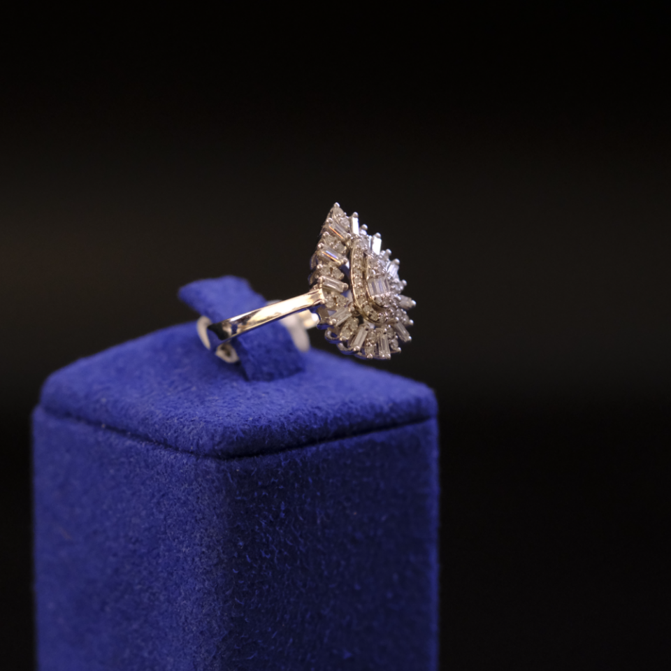 14 Ayar Damla Kesim Baget Taşlı Pırlanta Yüzük