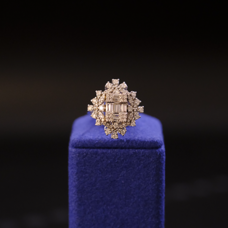 14 Ayar Çiçek Model Pırlanta Yüzük