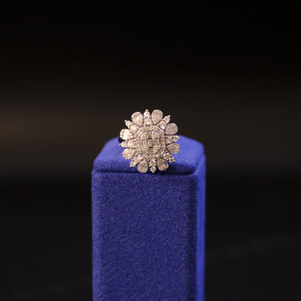 18 Ayar Çiçek Model Pırlanta Yüzük