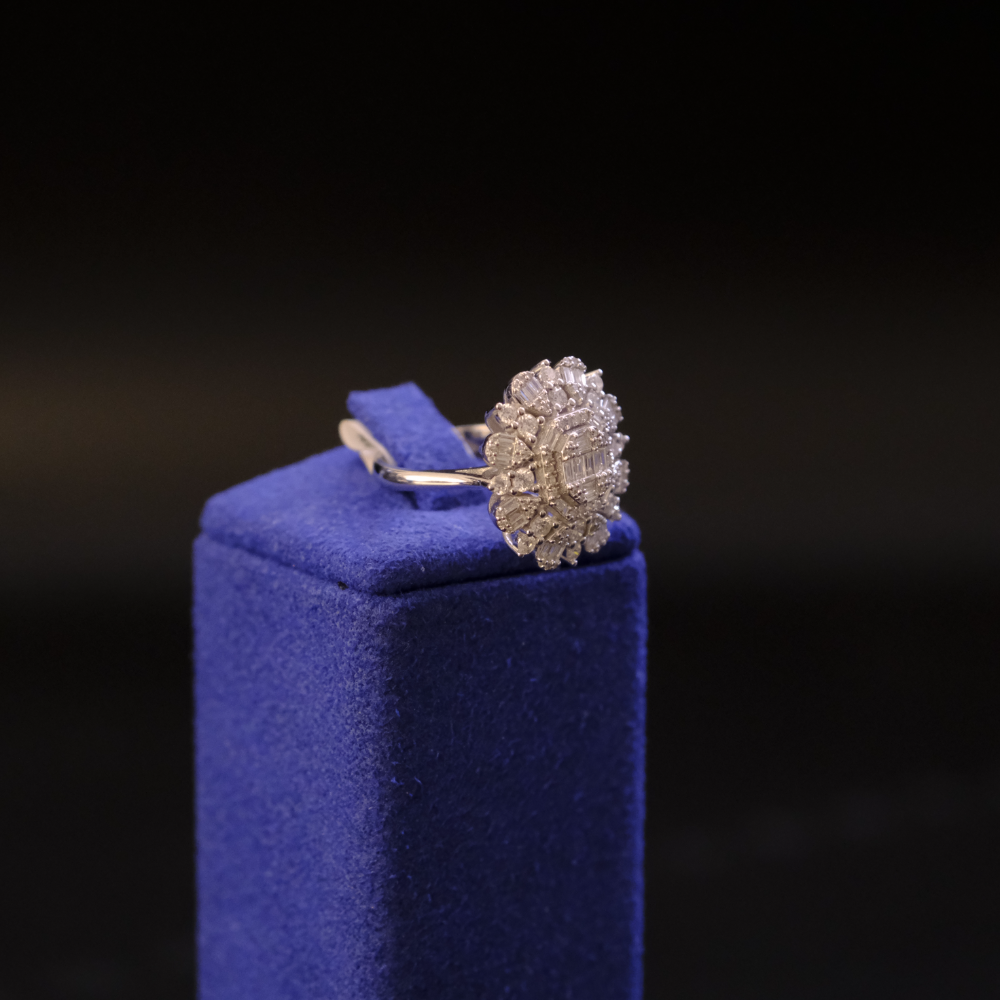 18 Ayar Çiçek Model Pırlanta Yüzük