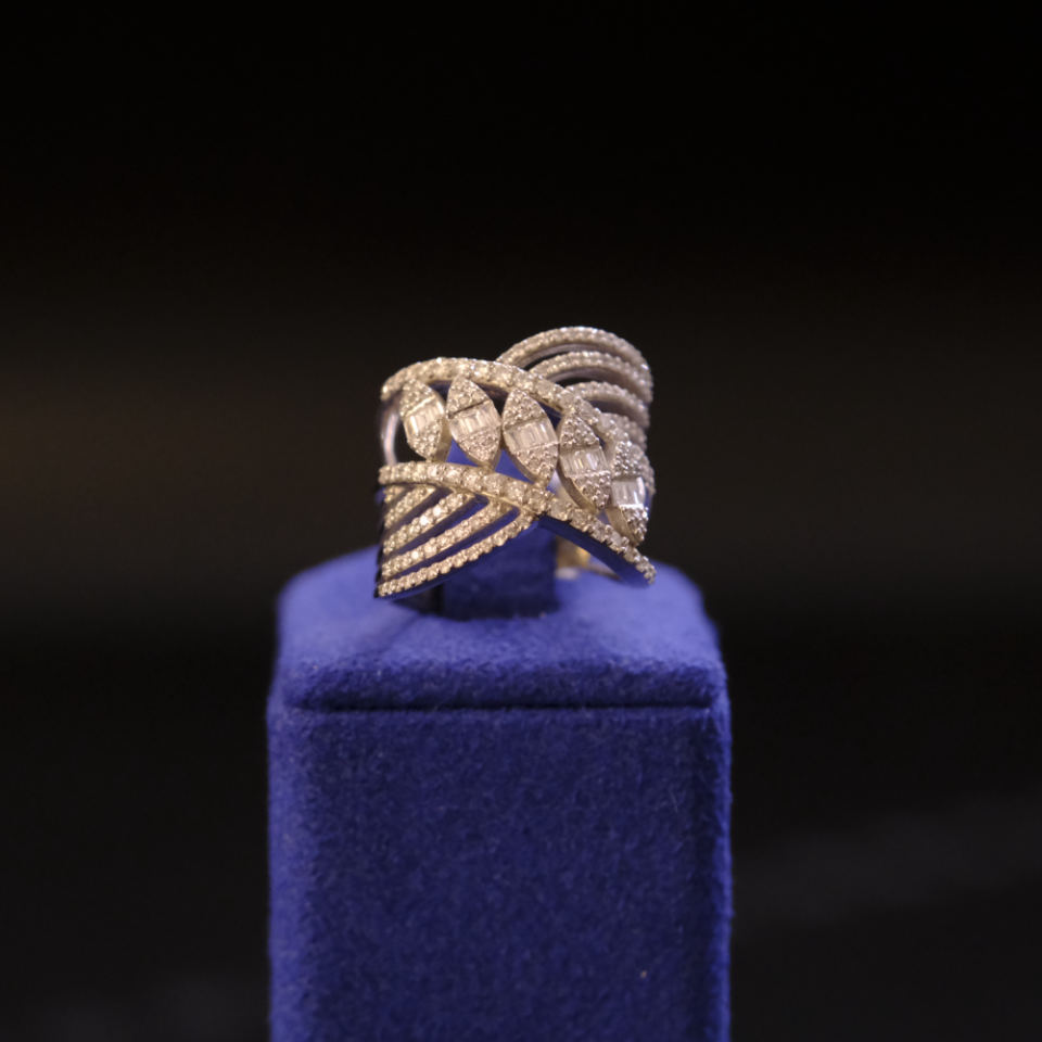 14 Ayar Markiz Taşlı Sarmal Model Pırlanta Yüzük