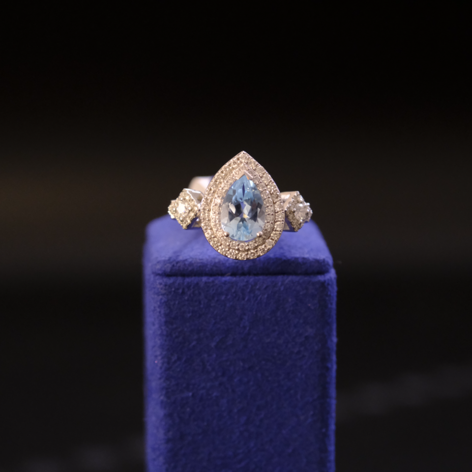 14 Ayar Markiz Taşlı Asimetrik Model Pırlanta Yüzük