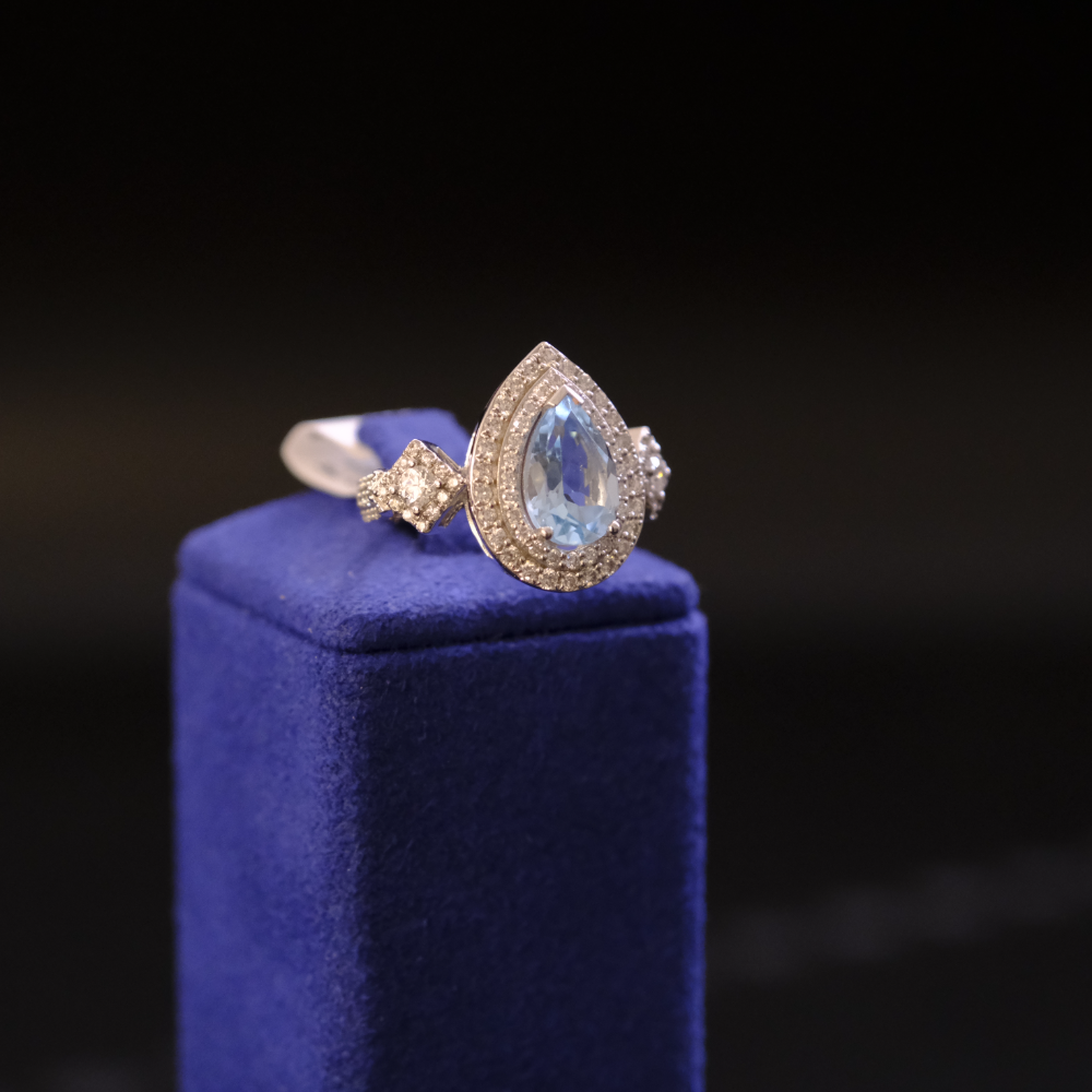 14 Ayar Markiz Taşlı Asimetrik Model Pırlanta Yüzük