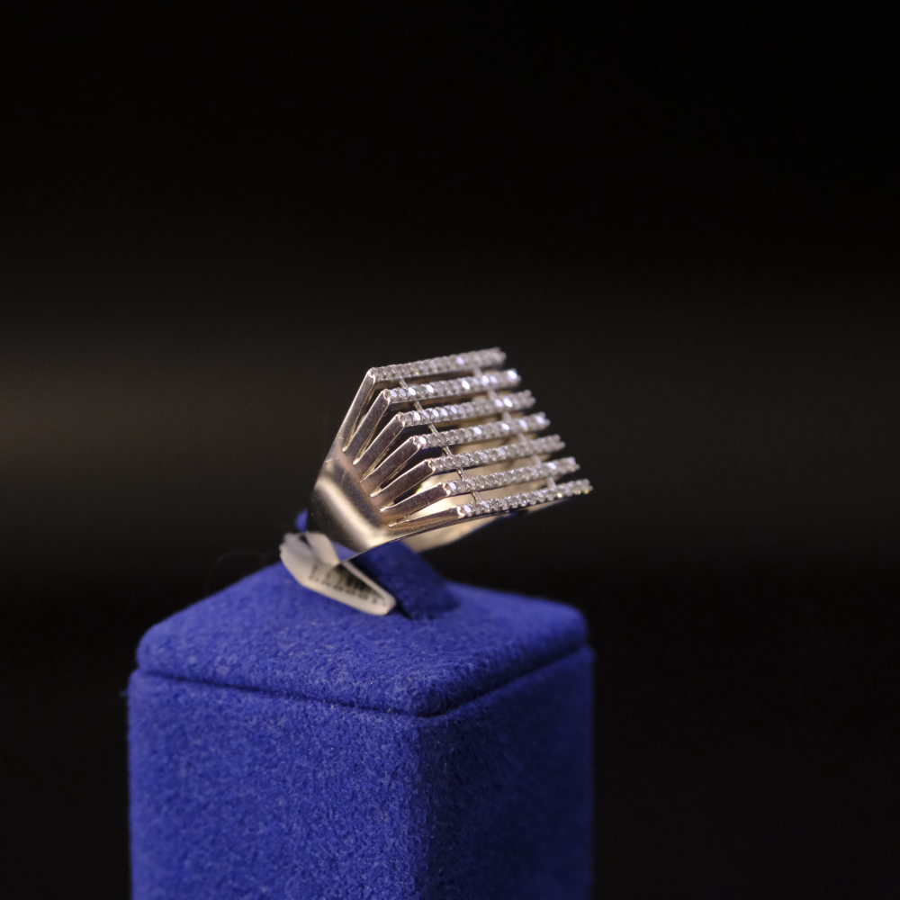 14 Ayar Geometrik Işınsal Tasarım Pırlanta Yüzük