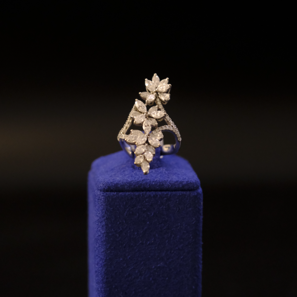 18 Ayar Bahar Çiçekleri Tasarım Pırlanta Yüzük