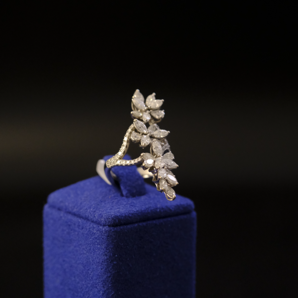 18 Ayar Bahar Çiçekleri Tasarım Pırlanta Yüzük