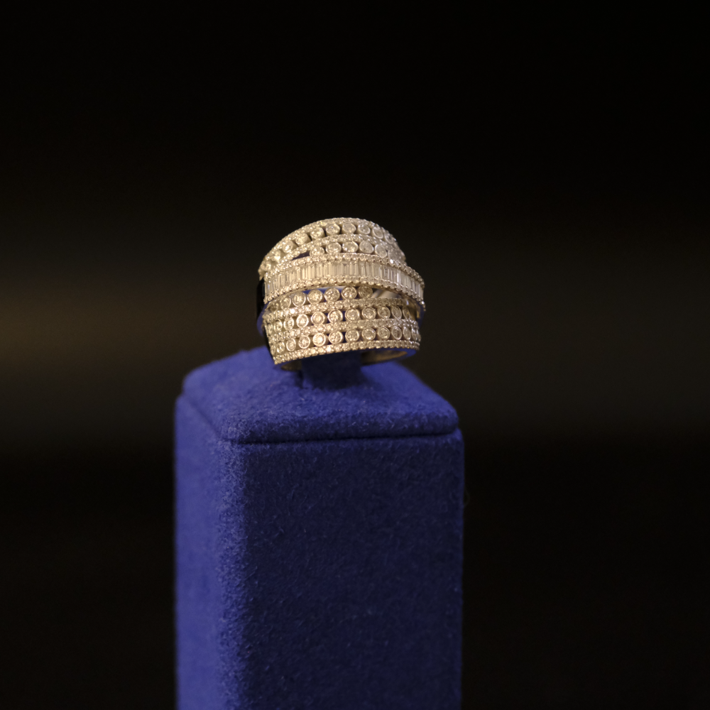 14 Ayar  Çapraz Baget Taşlı Tasarım Pırlanta Yüzük