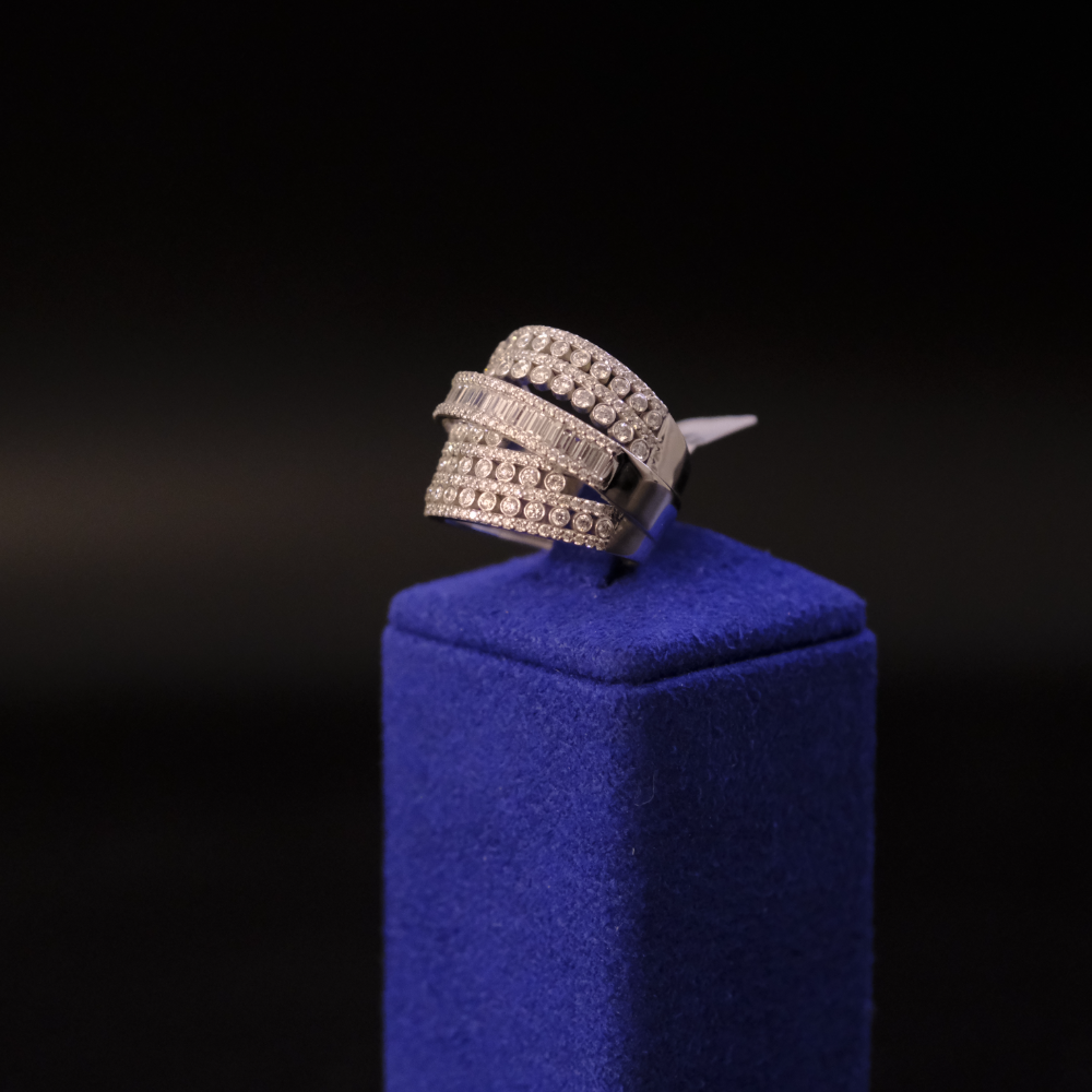 14 Ayar  Çapraz Baget Taşlı Tasarım Pırlanta Yüzük