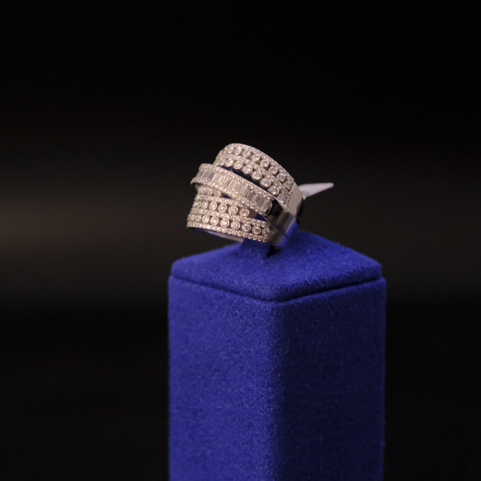 14 Ayar  Çapraz Baget Taşlı Tasarım Pırlanta Yüzük