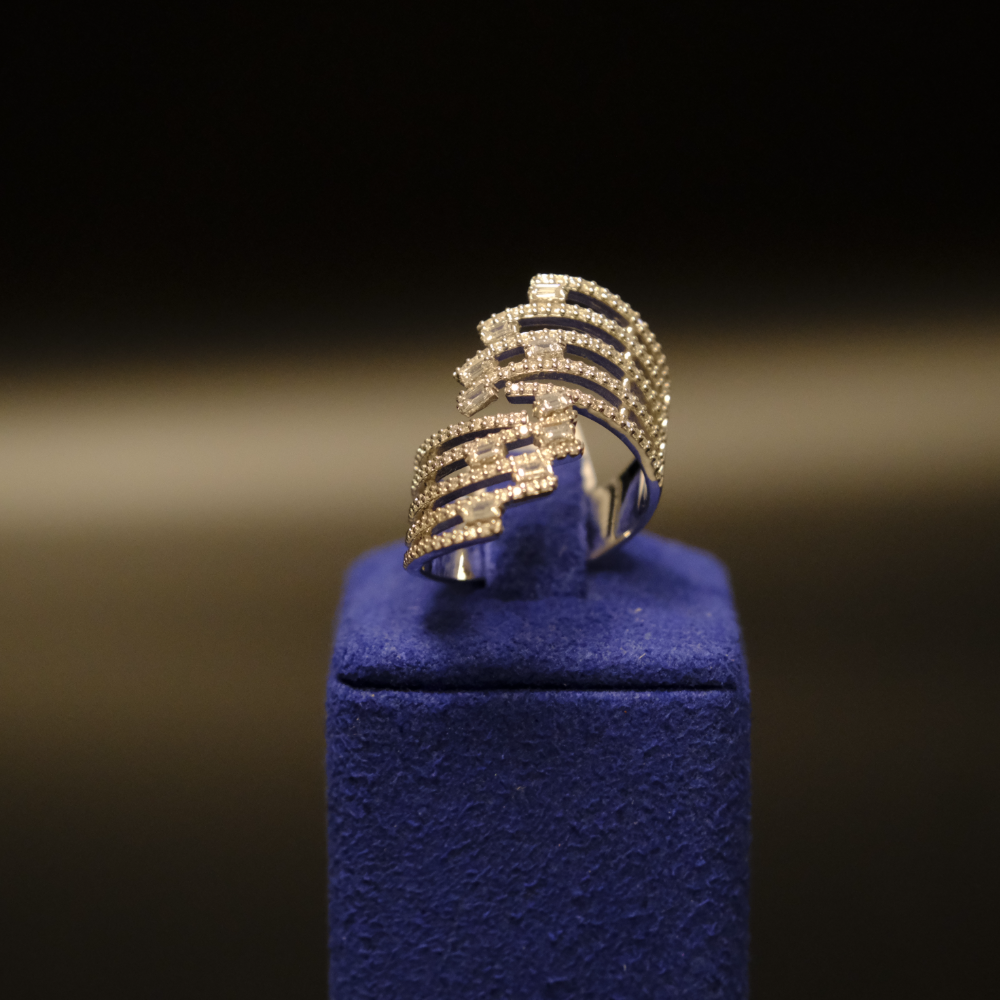 14 Ayar Mimari Formlu Işıltılı Zirkon Taşlı Pırlanta Yüzük