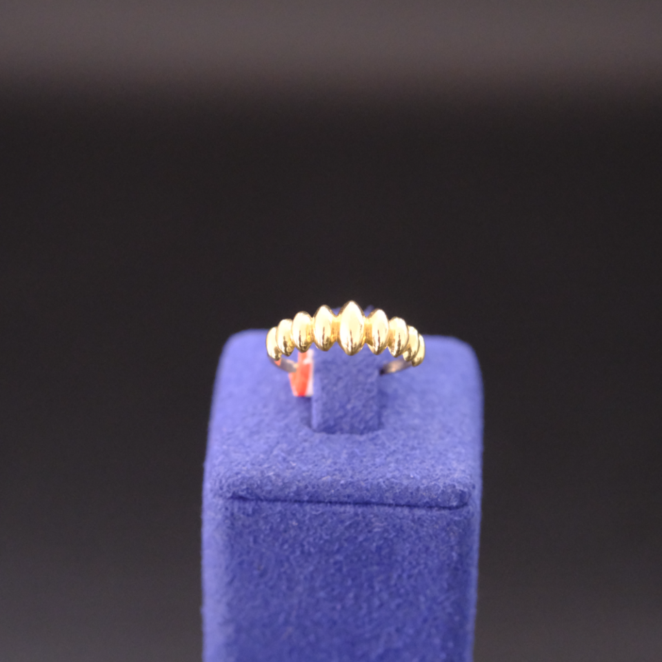 14 Ayar Kabartmalı Sıralı Form Altın Yüzük