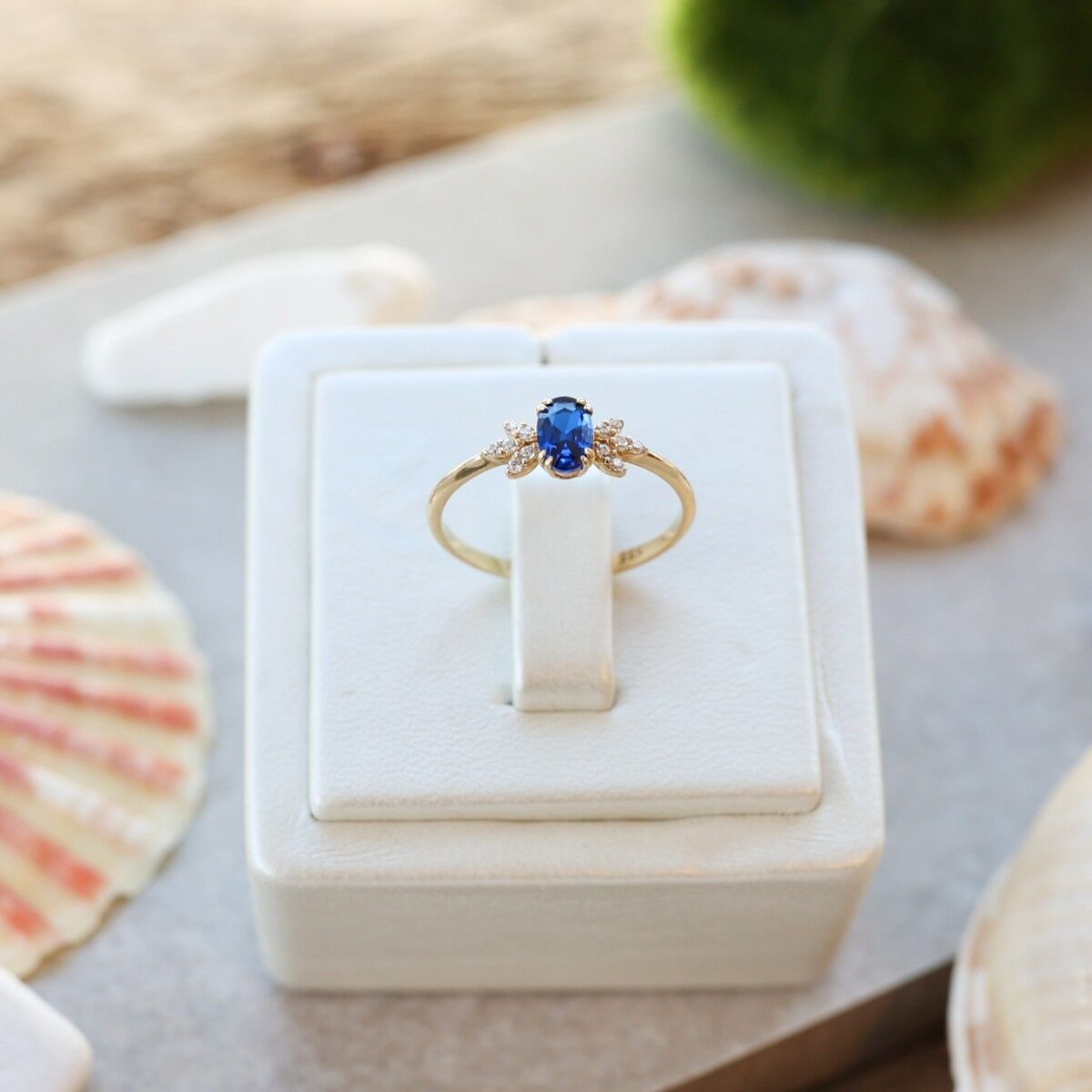 14 Ayar Mavi Taşlı Oval Kesim Altın Yüzük