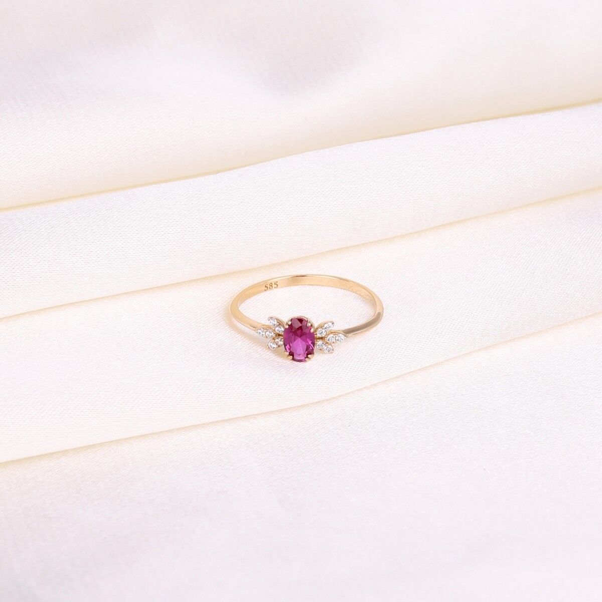 14 Ayar Oval Pembe Taşlı Altın Yüzük