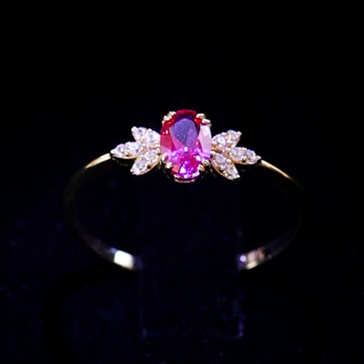 14 Ayar Oval Pembe Taşlı Altın Yüzük