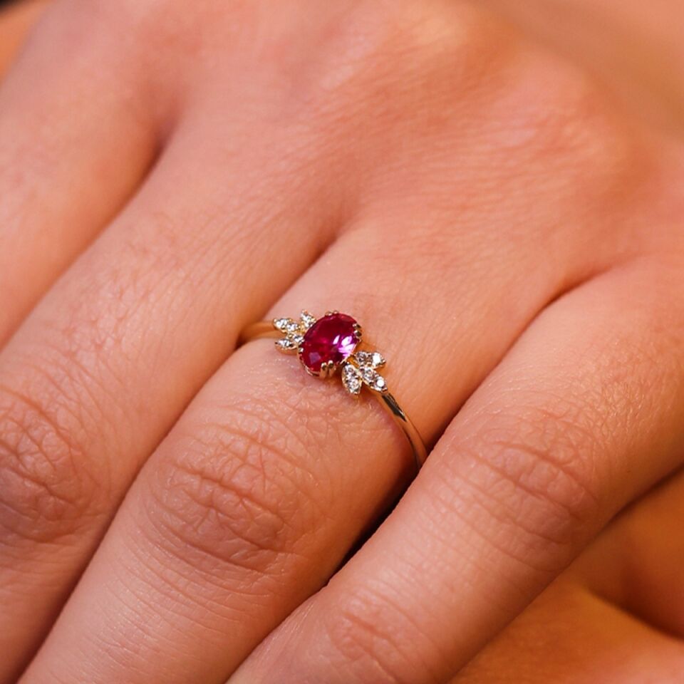 14 Ayar Oval Pembe Taşlı Altın Yüzük