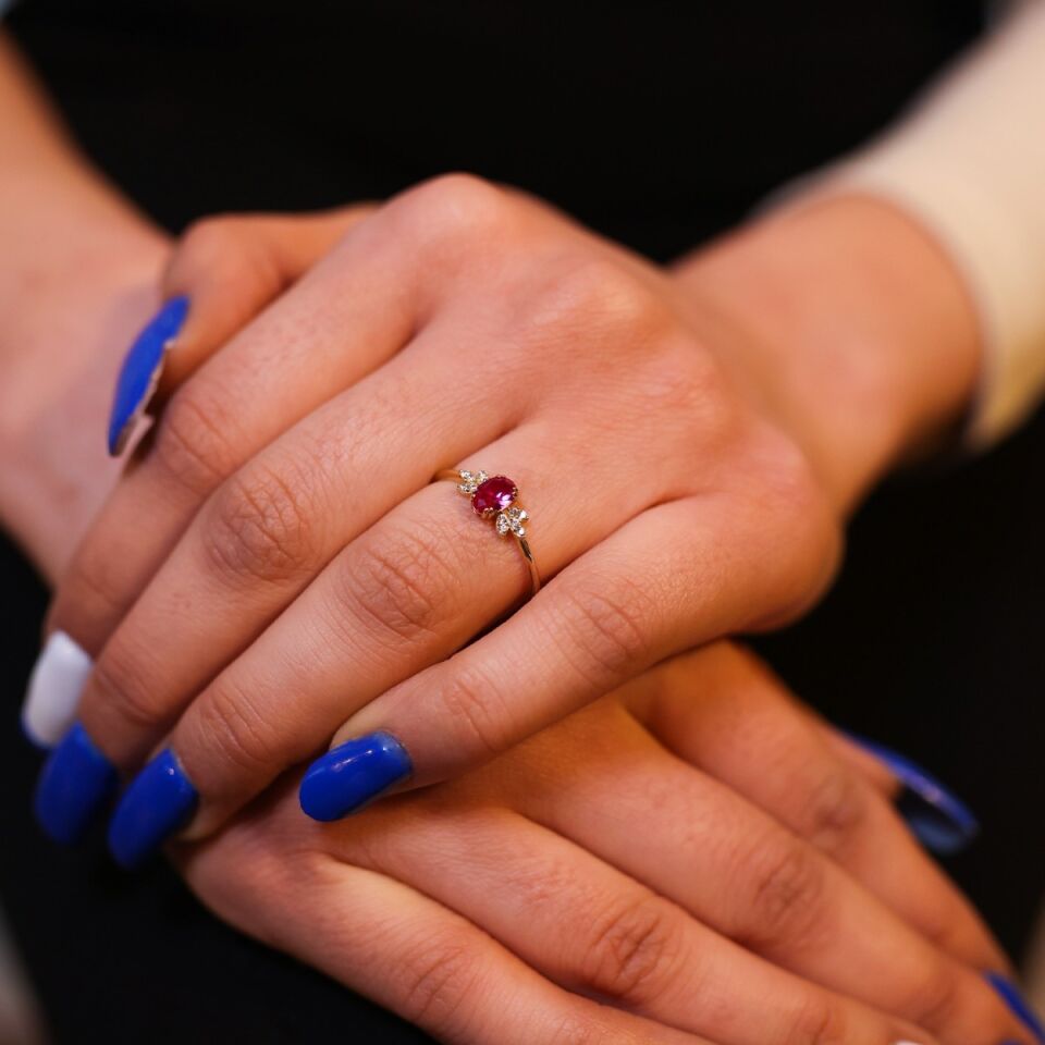 14 Ayar Oval Pembe Taşlı Altın Yüzük