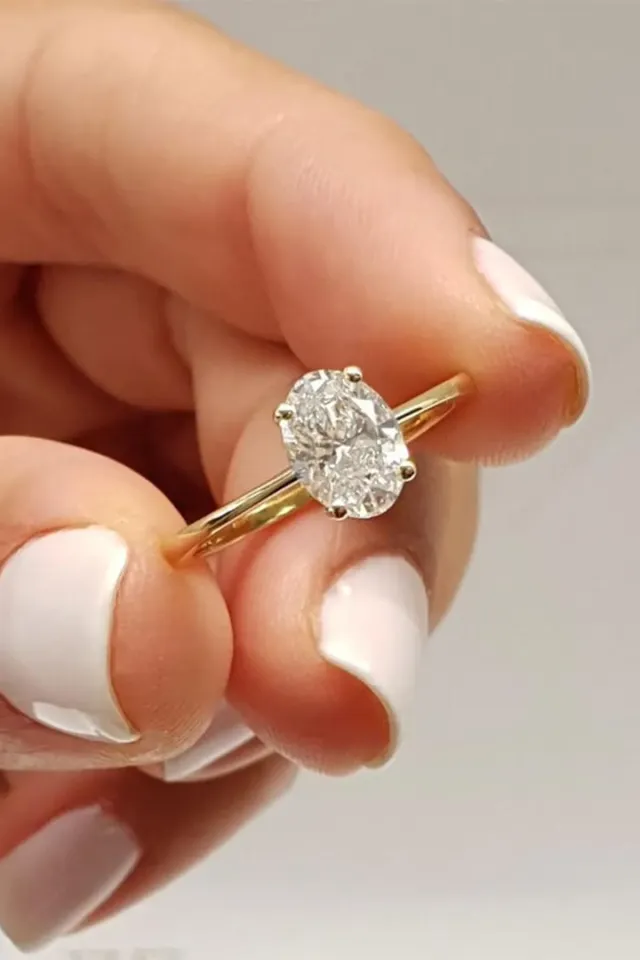 14 Ayar Oval Kesim Taşlı Altın Yüzük