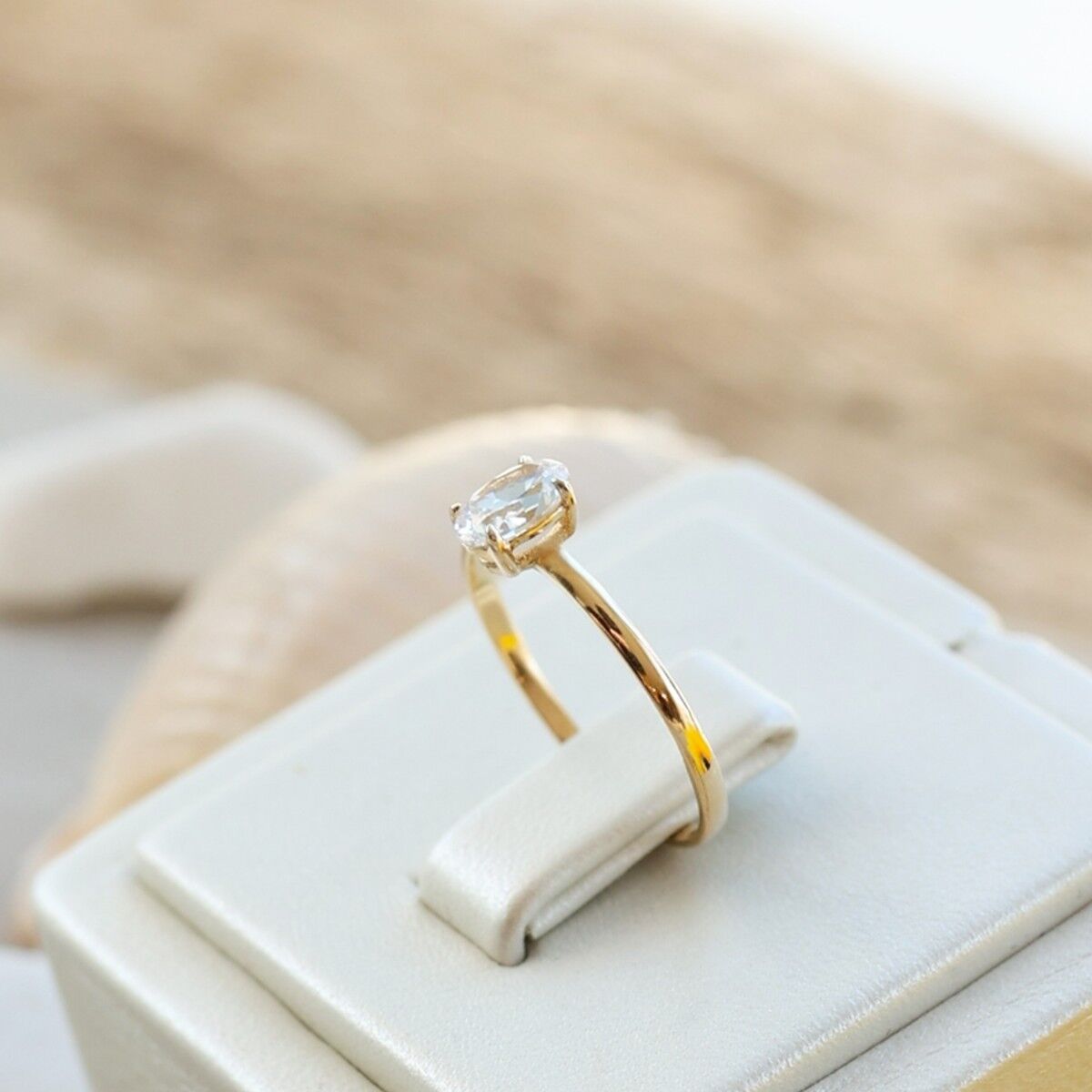 14 Ayar Oval Kesim Taşlı Altın Yüzük