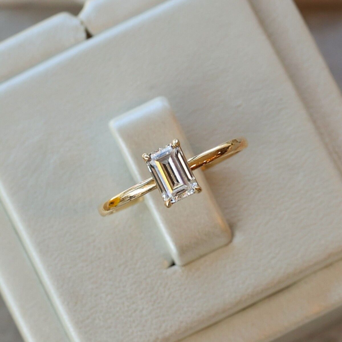 14 Ayar Zümrüt Kesim Baget Altın Yüzük