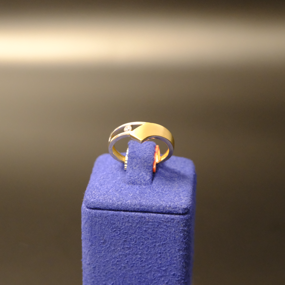 14 Ayar Asimetrik Kesim Altın Yüzük