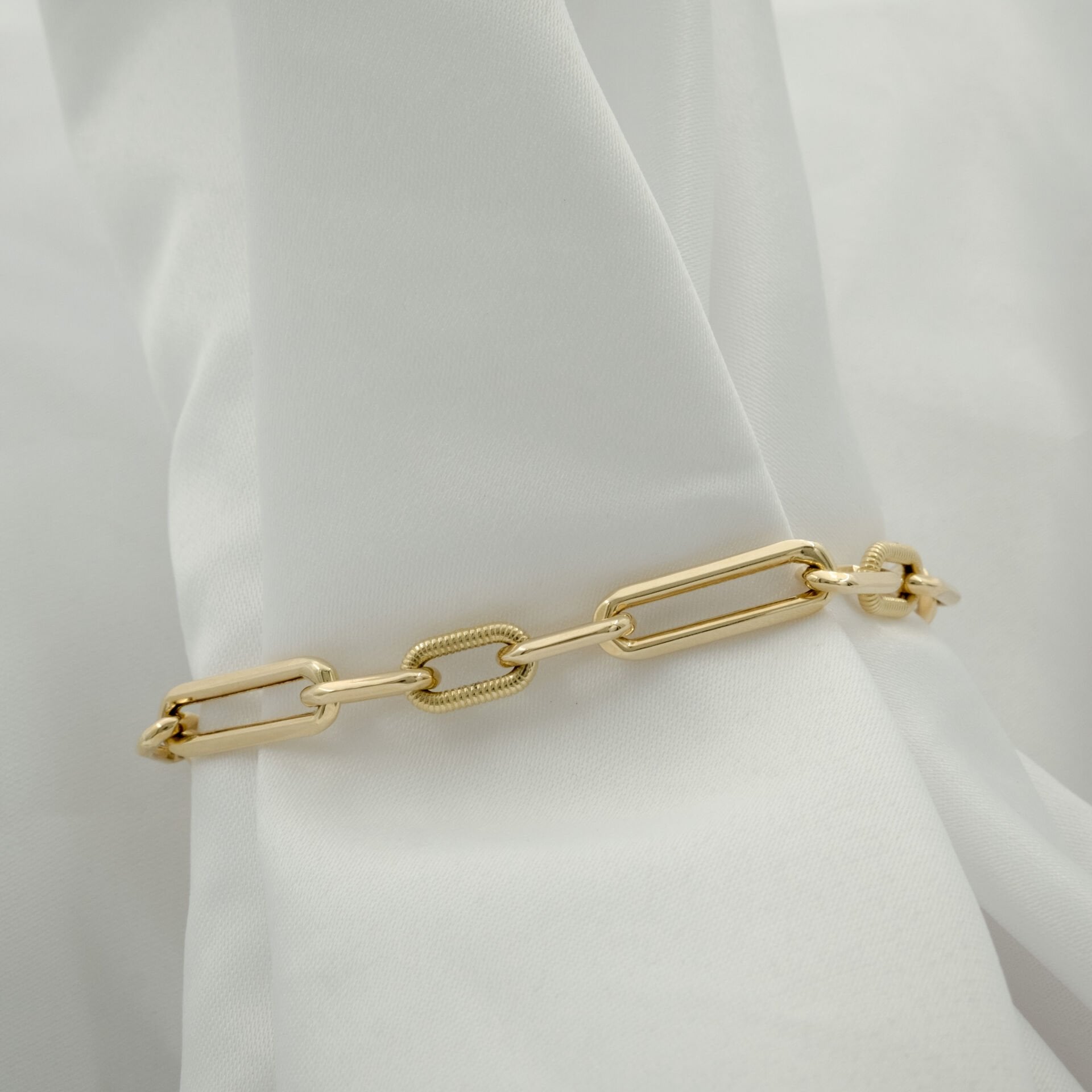 14 Ayar Uzun Ataç Sıralı Altın Bileklik