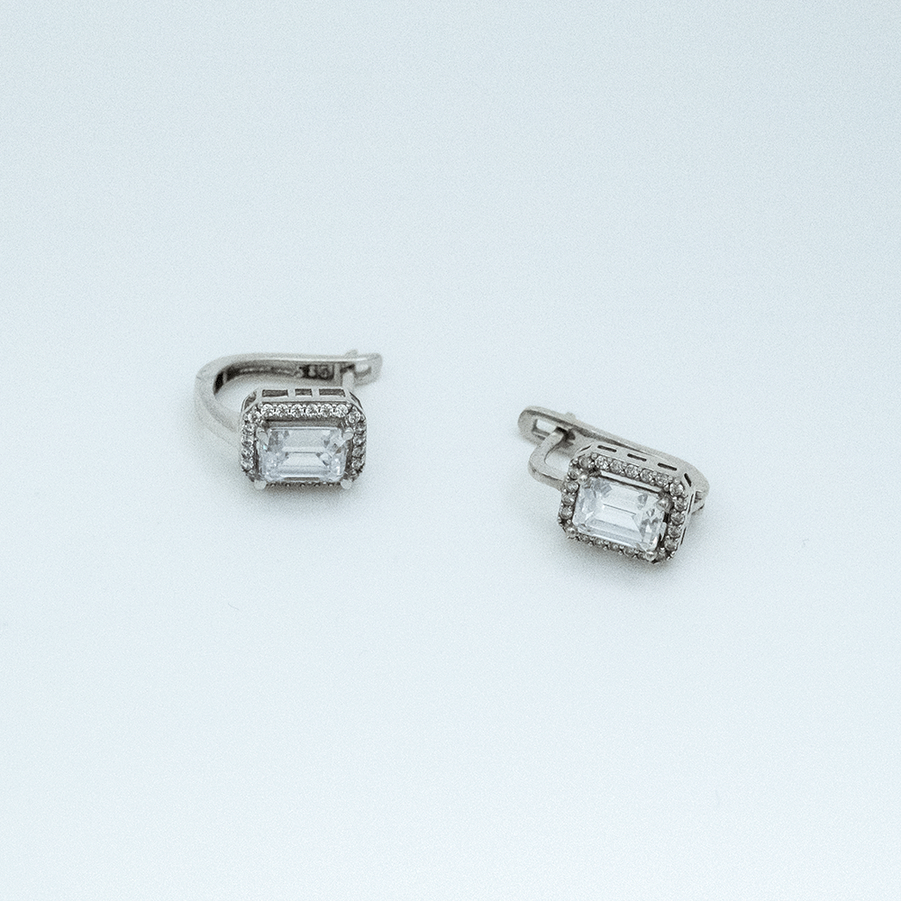 14 Ayar Etrafı Taşlı Beyaz Altın Küpe