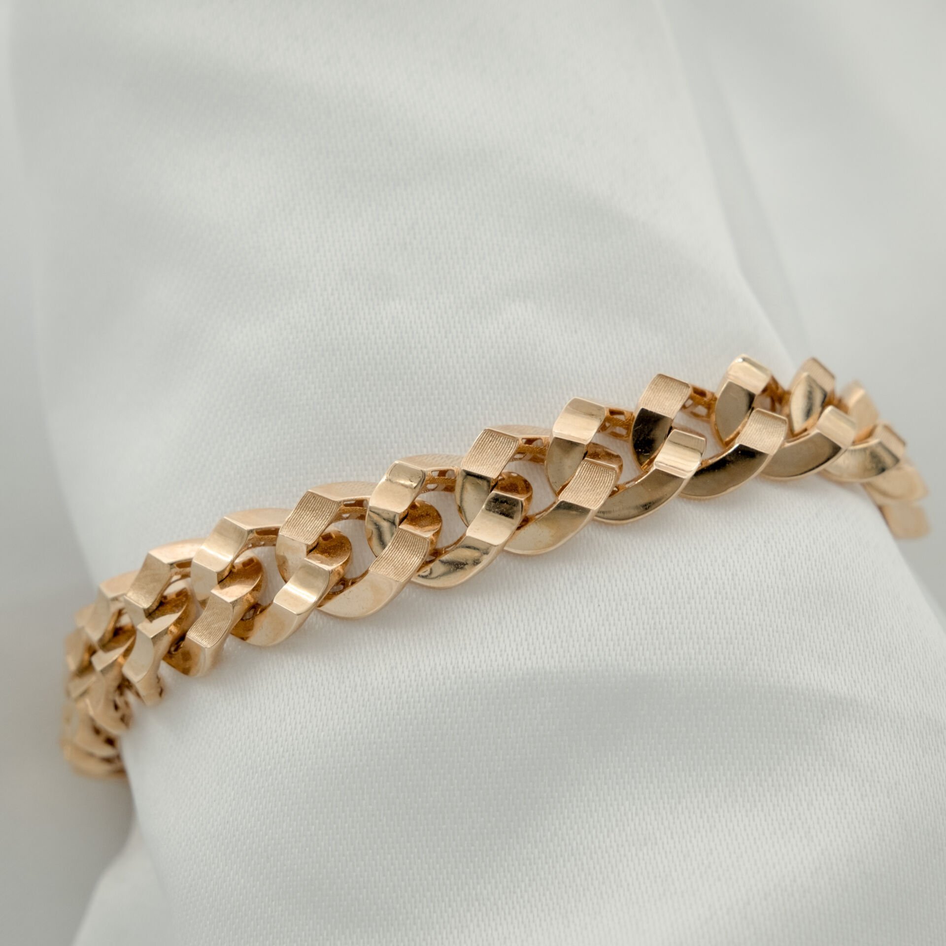 14 Ayar Gurmet Sıra Altın Bileklik