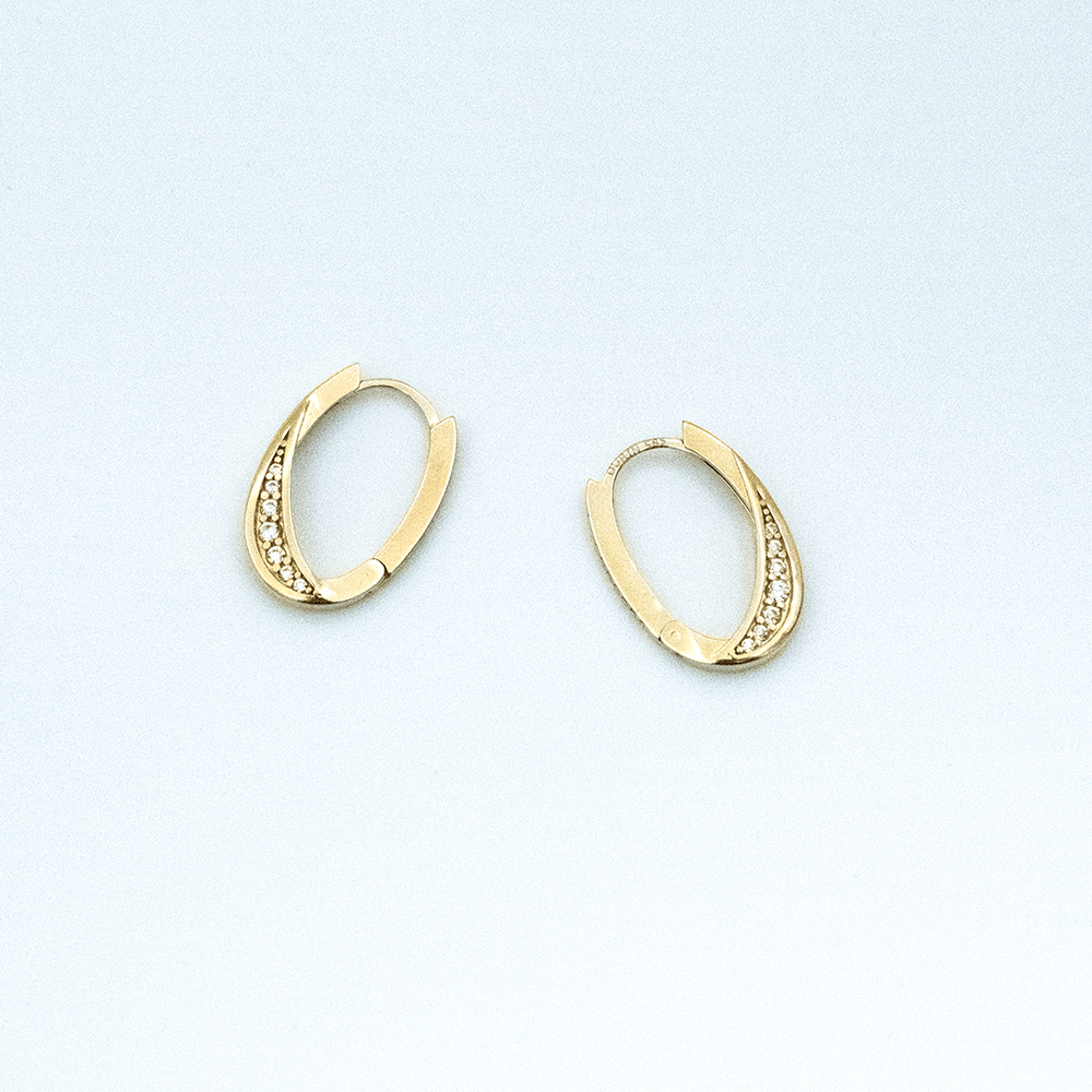 14 Ayar Taşlı Yarım Oval Altın Küpe