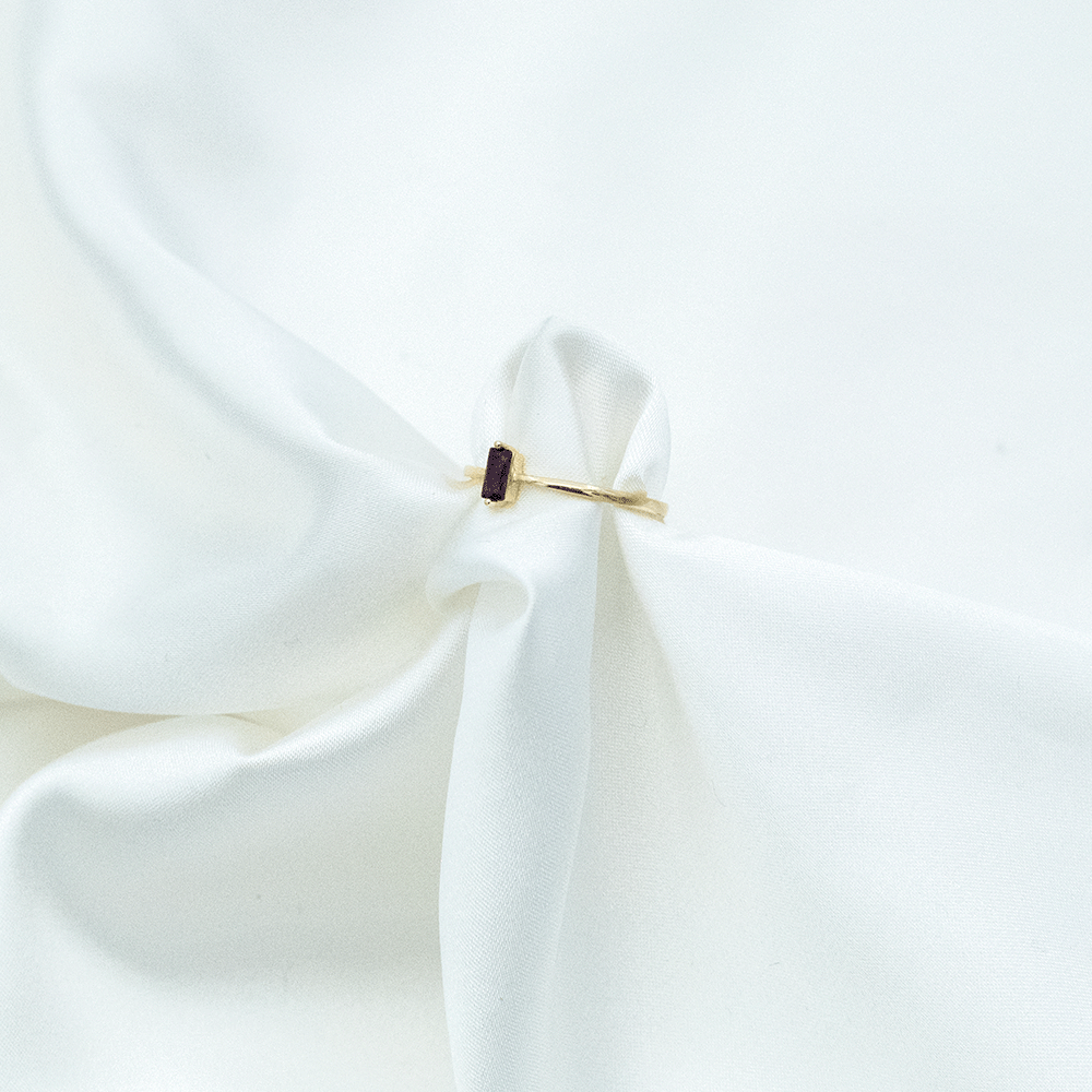 14 Ayar Koyu Mor Taş Detaylı Altın Yüzük