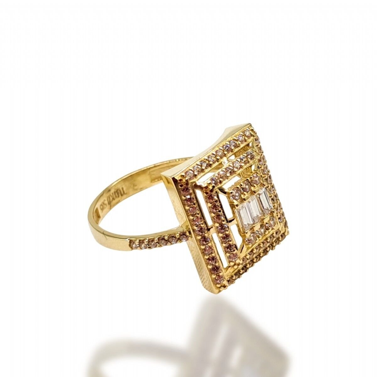 14 Ayar Baget Taşlı Etrafı Beyaz Taş Detaylı Kare Altın Yüzük