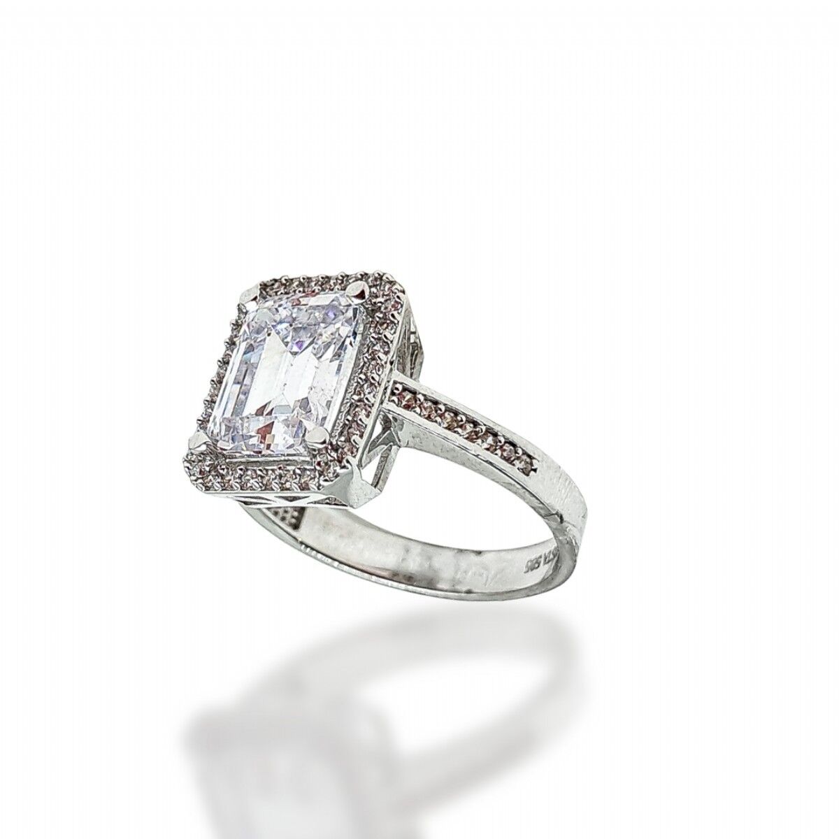 14 Ayar Büyük Baget Taşlı Beyaz Altın Yüzük