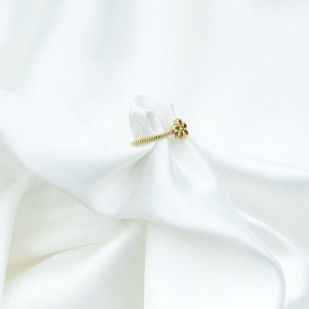 14 Ayar Taşlı Çiçek Altın Yüzük