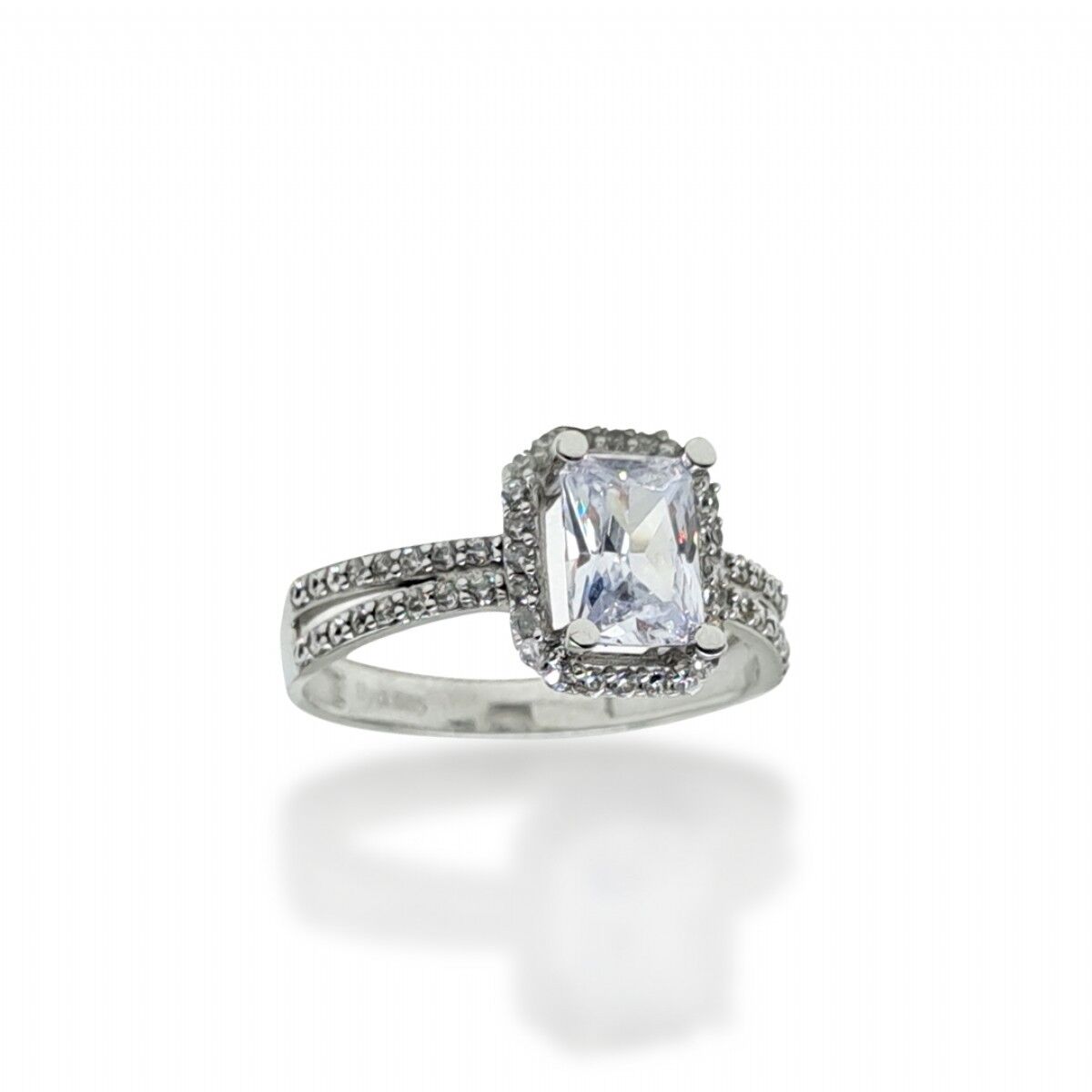 14 Ayar Sıra Taşlı Baget Beyaz Altın Yüzük